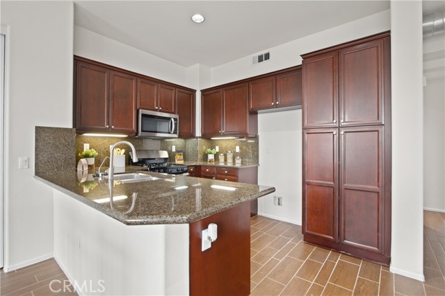 Detail Gallery Image 17 of 35 For 136 Soco Dr, Fullerton,  CA 92832 - 2 Beds | 2/1 Baths