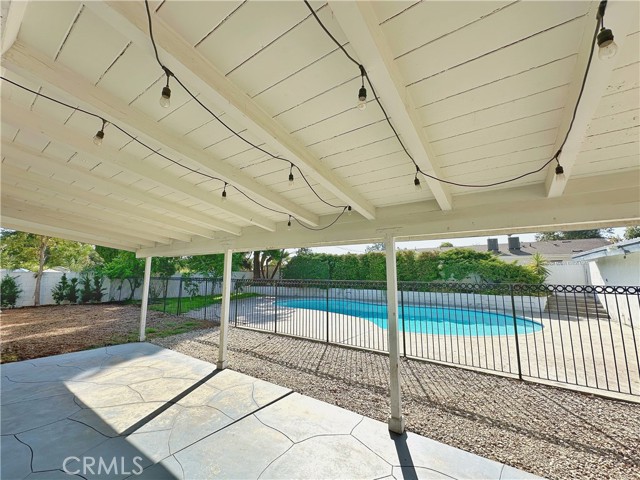 Detail Gallery Image 10 of 28 For 10229 Aldea Ave, Northridge,  CA 91325 - 4 Beds | 2/1 Baths