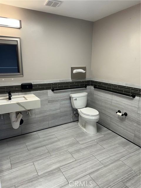 1717 Old Tustin Avenue, Santa Ana, California 92705, ,Commercial Lease,For Rent,1717 Old Tustin Avenue,CRNP25011612