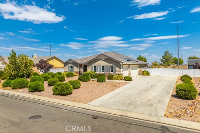 43246 Palm Lane, Lancaster CA: https://media.crmls.org/medias/4b8d6783-9214-4ffc-9334-46966fefc65a.jpg