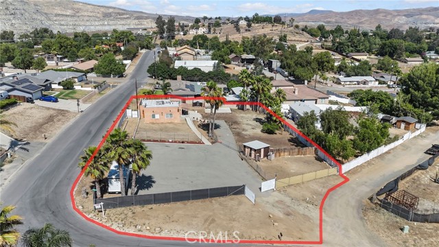 8035 Santa Rita Street, Corona CA: https://media.crmls.org/medias/4b8df052-6d50-41e6-84e0-f50db5ae398f.jpg