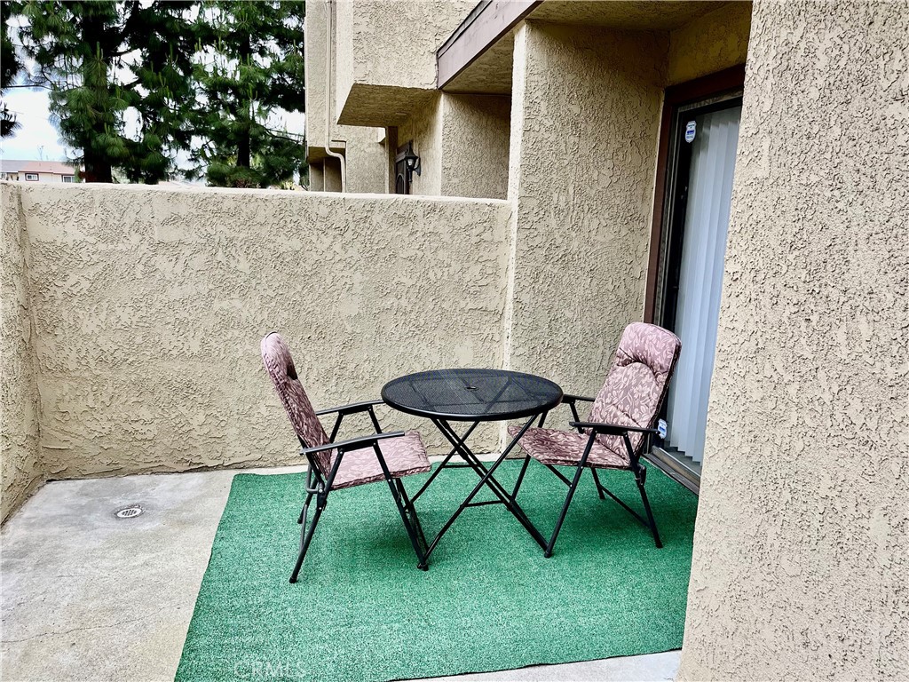 https://media.crmls.org/medias/4b8e3300-d32c-4c63-b148-7d49cd04e3a8.jpg?preset=X-Large