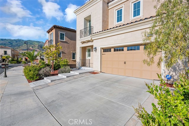 12060 N Azurita Court, Porter Ranch CA: https://media.crmls.org/medias/4b8e6f66-01c1-447a-a15b-65b363da7996.jpg