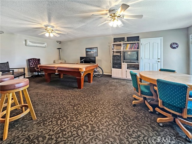 9928 Desmond Drive, Oak Hills CA: https://media.crmls.org/medias/4b8e7279-dec3-4374-be65-e424fa25b18f.jpg