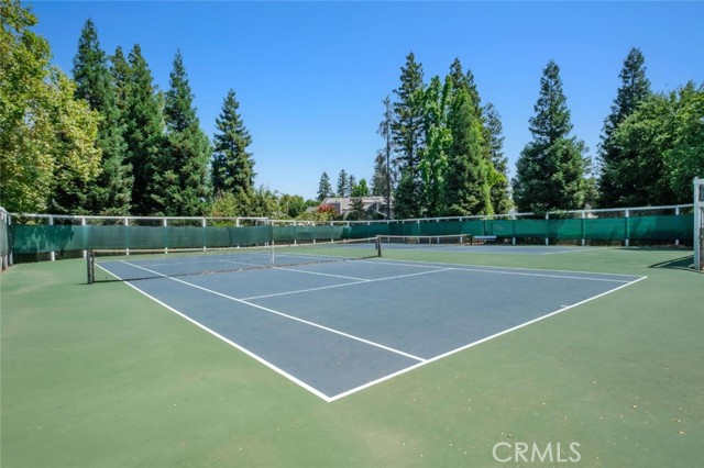 10781 N Windham Bay Circle, Fresno CA: https://media.crmls.org/medias/4b8ed805-2ca1-4d6b-8623-febf2ab76777.jpg