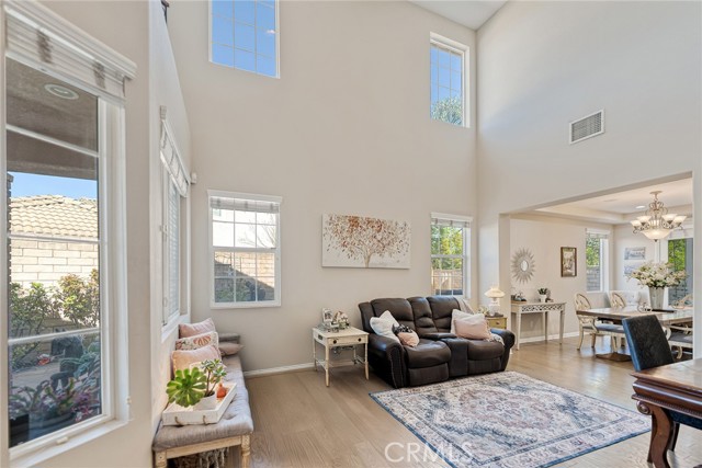 Detail Gallery Image 3 of 34 For 1524 Larsen Ln, Placentia,  CA 92870 - 6 Beds | 4 Baths