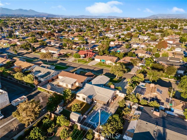 645 S Archer Street, Anaheim CA: https://media.crmls.org/medias/4b912b61-18be-4fd9-b042-89687a5f8de3.jpg