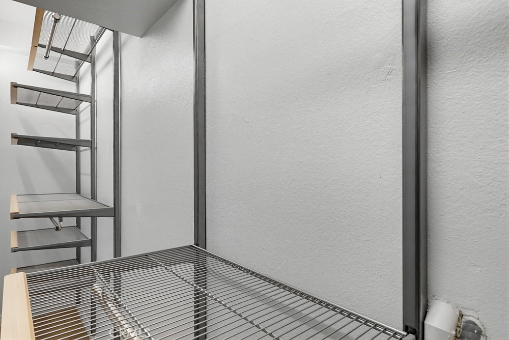 https://media.crmls.org/medias/4b91dc1f-6039-46b2-bcda-00903536d631.jpg?preset=X-Large