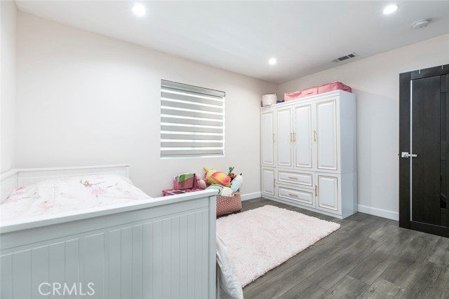 17800 Raymer Street, Sherwood Forest CA: https://media.crmls.org/medias/4b925a01-13f4-4e68-9856-f5e44652bc18.jpg