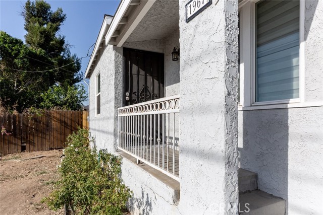 Detail Gallery Image 30 of 31 For 1967 8th St, San Fernando,  CA 91340 - 3 Beds | 2 Baths