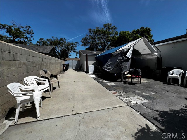 Detail Gallery Image 13 of 15 For 1910 Monica Ln, Santa Ana,  CA 92706 - 4 Beds | 2 Baths