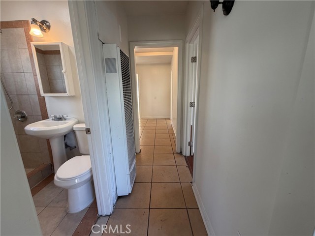 Detail Gallery Image 9 of 11 For 890 E 4th St, Pomona,  CA 91766 - 2 Beds | 1 Baths