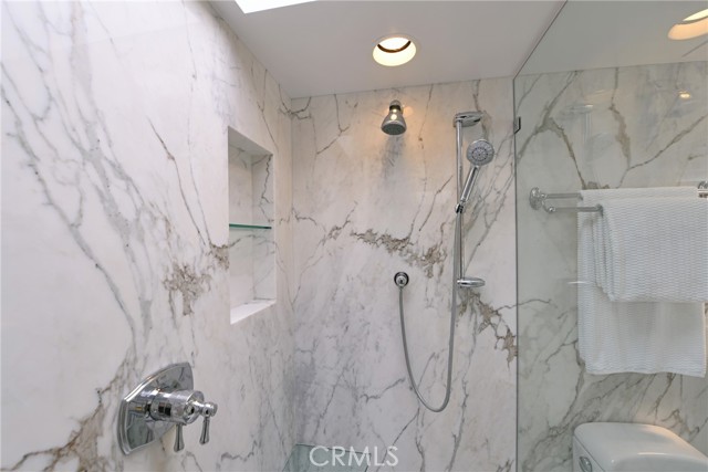 4b9321f3 8d15 4506 A847 09eb1f1c19ce