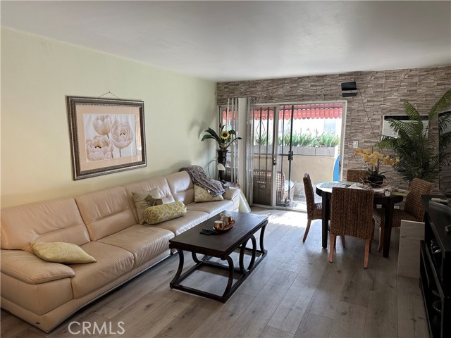 Detail Gallery Image 2 of 29 For 440 Chestnut Ave 2d,  Long Beach,  CA 80802 - 1 Beds | 1 Baths