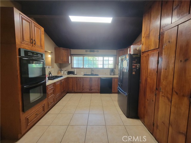 7161 N Atlantic Place, Long Beach CA: https://media.crmls.org/medias/4b936e97-f118-46f5-83ab-8f1ad90691a0.jpg