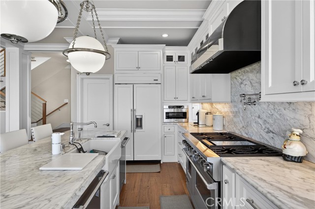 Detail Gallery Image 25 of 74 For 405 Blumont St, Laguna Beach,  CA 92651 - 5 Beds | 6/1 Baths