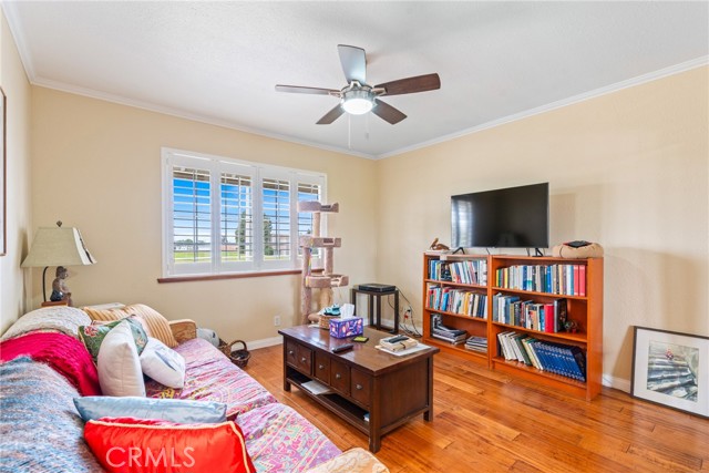 Detail Gallery Image 12 of 14 For 6351 Gloria Dr, Huntington Beach,  CA 92647 - 4 Beds | 2 Baths
