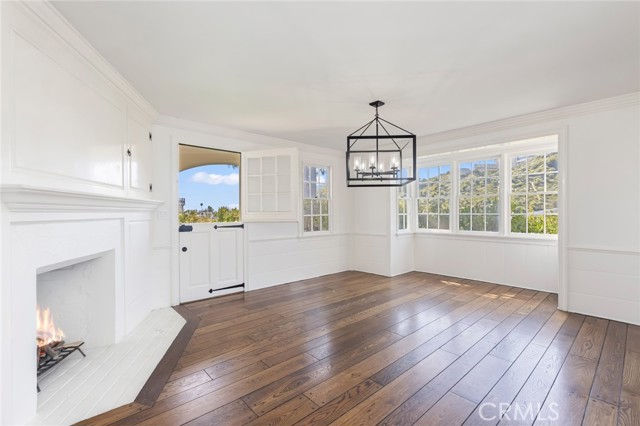 Detail Gallery Image 16 of 38 For 11630 Bellagio Rd, Los Angeles,  CA 90049 - 6 Beds | 4/1 Baths