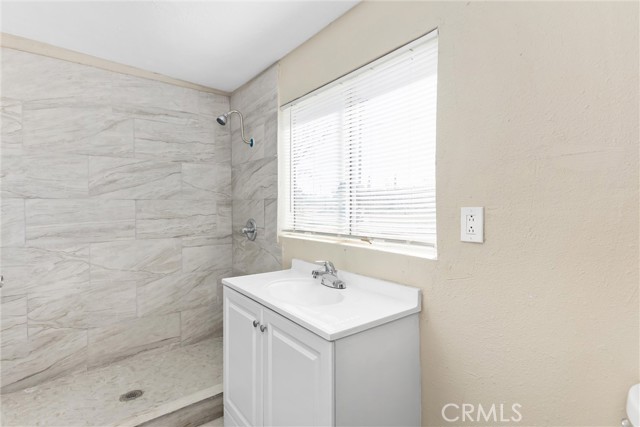 Detail Gallery Image 15 of 52 For 60425 Alta Mura Dr, Joshua Tree,  CA 92252 - 4 Beds | 3 Baths