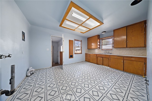 713 Michigan Avenue, Beaumont CA: https://media.crmls.org/medias/4b974d6c-82e0-461d-8da3-9256dda537ee.jpg