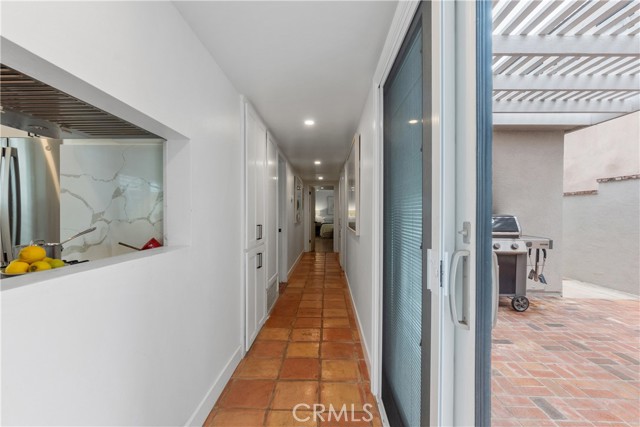 304 Larkspur Avenue, Corona del Mar CA: https://media.crmls.org/medias/4b976f0d-4455-47b1-bcb8-5848942ef601.jpg