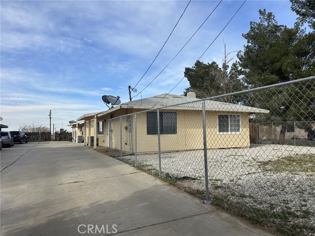 3261 unit B Lawson Avenue, Adelanto CA: https://media.crmls.org/medias/4b980eaa-dda9-420e-a1e9-f23c25da45d5.jpg