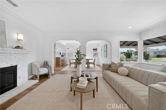 Detail Gallery Image 7 of 55 For 6133 W 83rd, Los Angeles,  CA 90045 - 3 Beds | 2 Baths