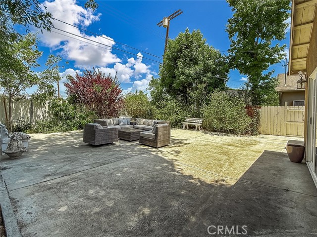 24017 Sylvan Street, Woodland Hills CA: https://media.crmls.org/medias/4b996413-c830-4c15-a877-70f89c27da0e.jpg