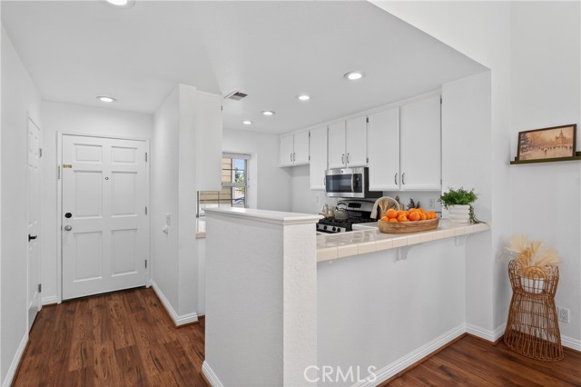 Detail Gallery Image 5 of 43 For 3740 S Bear, Santa Ana,  CA 92704 - 2 Beds | 2 Baths