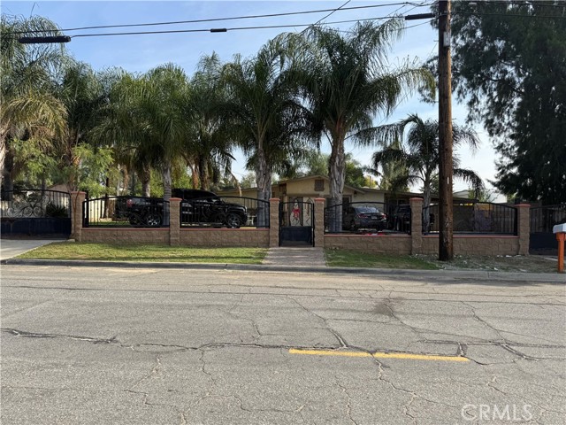 4176 Agate Street, Jurupa Valley CA: https://media.crmls.org/medias/4b99a5be-5918-41fa-a3ca-9527d173ceb7.jpg