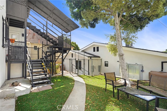 Detail Gallery Image 14 of 15 For 2822 1/2 Waverly Dr, Los Angeles,  CA 90039 - 3 Beds | 2 Baths