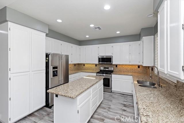 8433 Lindenhurst Street, Riverside CA: https://media.crmls.org/medias/4b9a0e0a-17d7-4166-94fd-ea9ebc6218cb.jpg