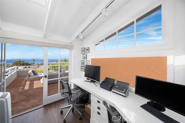 Detail Gallery Image 16 of 33 For 806 Emerald Bay, Laguna Beach,  CA 92651 - 4 Beds | 3/2 Baths