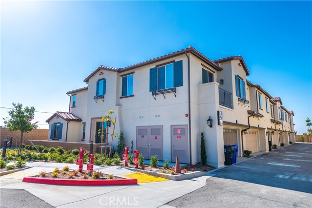 Detail Gallery Image 4 of 27 For 15907 Stresa Ln #10,  Fontana,  CA 92336 - 3 Beds | 2/1 Baths