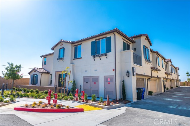 Detail Gallery Image 4 of 27 For 15907 Stresa Ln #10,  Fontana,  CA 92336 - 3 Beds | 2/1 Baths