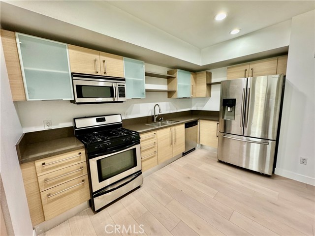 Detail Gallery Image 11 of 19 For 1234 Wilshire Bld #233,  Los Angeles,  CA 90017 - 1 Beds | 1 Baths