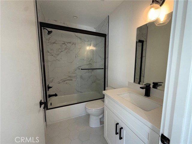 Detail Gallery Image 14 of 16 For 21721 Hart St, Canoga Park,  CA 91303 - 3 Beds | 2 Baths