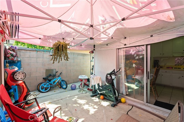 605 S Mountain View Street, Santa Ana CA: https://media.crmls.org/medias/4b9c7488-7de9-48c0-bc56-1b57e87ac12a.jpg