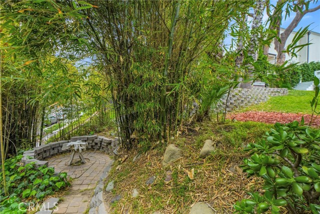 2025 Navy Street, Santa Monica CA: https://media.crmls.org/medias/4b9c866e-f911-4737-9094-56e37fc3587a.jpg