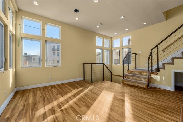 55 B Surfside Avenue, Surfside CA: https://media.crmls.org/medias/4b9cf206-a832-48b3-9a15-cc452388cb45.jpg