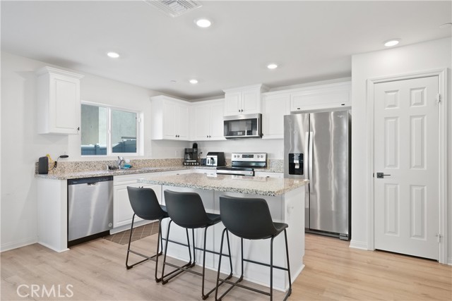 Detail Gallery Image 4 of 22 For 28440 Dusky Willow, Nuevo,  CA 92567 - 3 Beds | 2/1 Baths