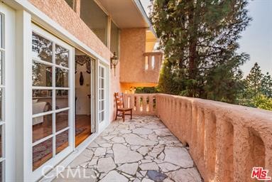 3540 N Knoll Drive, Los Angeles CA: https://media.crmls.org/medias/4b9d5307-6d72-44f2-a3c4-cf24aa8387b4.jpg