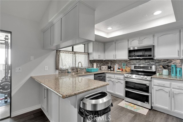 22752 Roundup Way, Apple Valley CA: https://media.crmls.org/medias/4b9d8b38-6874-44bc-b890-cb72cfc9c5ff.jpg