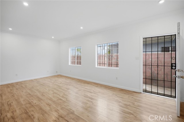 Detail Gallery Image 29 of 44 For 1345 W 51st Pl, Los Angeles,  CA 90037 - 6 Beds | 3 Baths