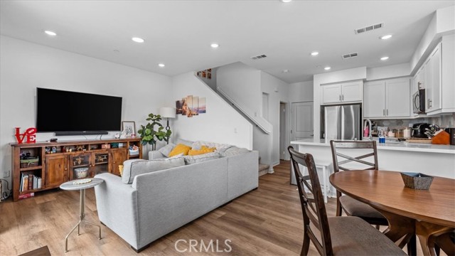 1368 Anise Way, Upland CA: https://media.crmls.org/medias/4b9e47bd-898f-418d-af7b-b5ad81761142.jpg