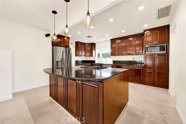 18930 Wells Drive, Tarzana CA: https://media.crmls.org/medias/4b9e4daa-de99-4a81-a5a5-d62d14952a84.jpg