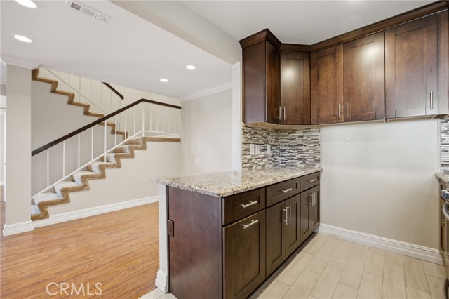 19208 Hamlin Street, 5 photo 33