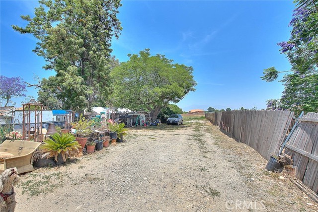 645 N Maple Avenue, Fontana CA: https://media.crmls.org/medias/4ba0ea04-6486-411f-a685-e7edb3eaee7b.jpg
