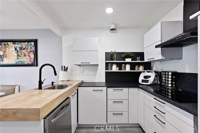 Detail Gallery Image 9 of 25 For 2215 E Avalon, Santa Ana,  CA 92705 - 3 Beds | 2 Baths