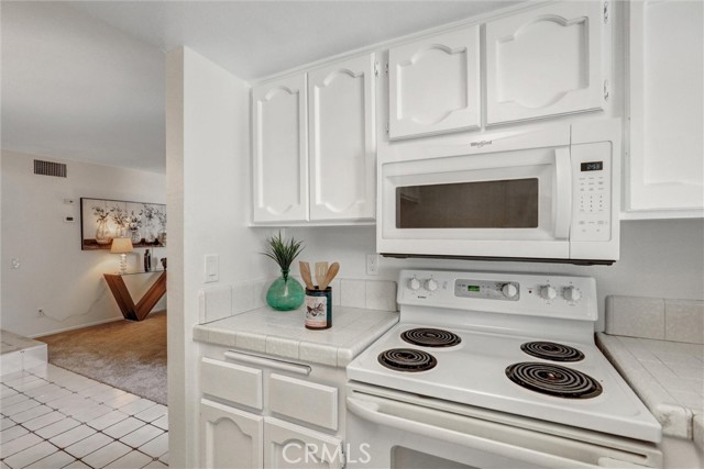 905 Powell Court, Costa Mesa CA: https://media.crmls.org/medias/4ba2d376-b32d-45ba-a80d-29f0b6dd89e6.jpg